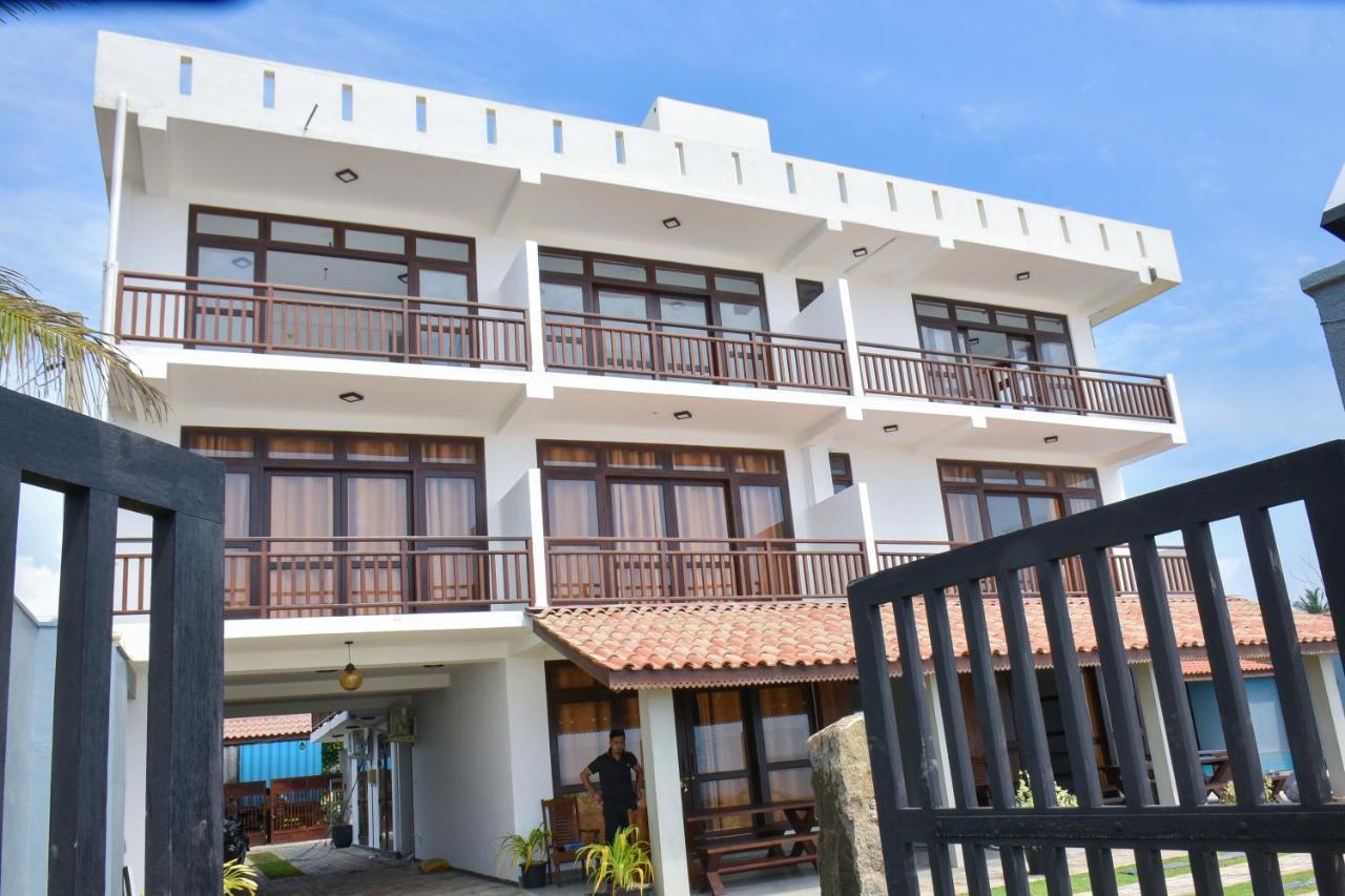 Arrow Beach Resort Boossa Exterior photo